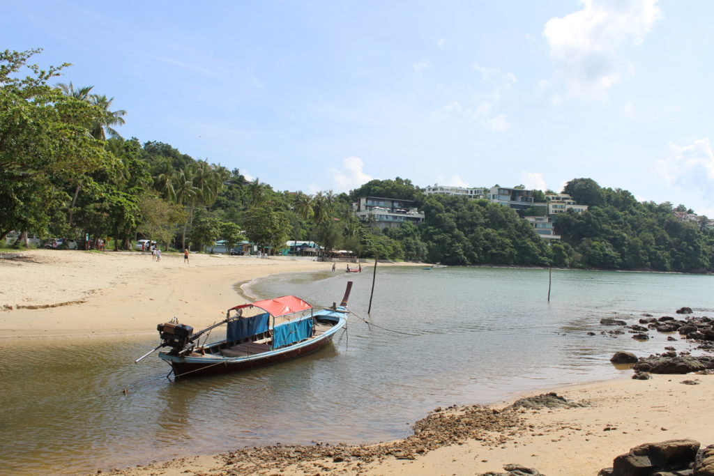Phuket spiagge: le migliori del Centro dell’Isola 3 Veduta della spiaggia di Khao Khat Beach